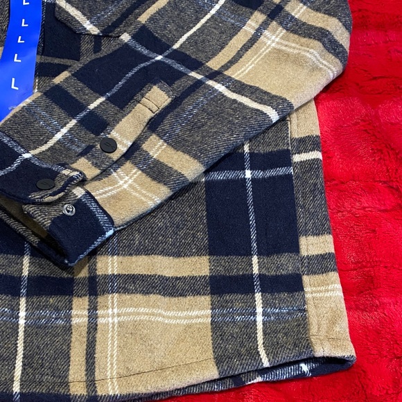 Dakine Men's Navy and Tan Plaid Shirt Jacket - Picture 5 of 11